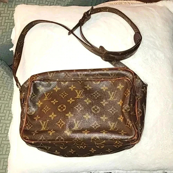 Louis Vuitton Handbags - LOUIS VUITTON VINTAGE MONOGRAM NILE BAG EVC